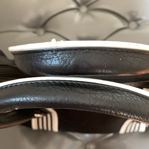 Lacoste Purse - Picture 6 of 9